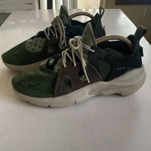 NIKE Huarache Type Olive Green Bone Men’s Sneakers BQ5102-300 Size 10